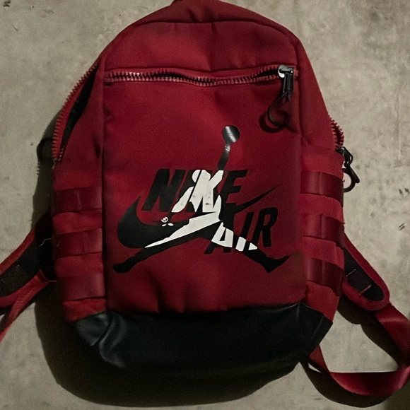 Red Jordan bag - Picture 1 of 3